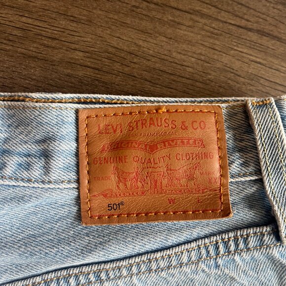 LEVI'S 501 JEAN SHORTS - Picture 3 of 6